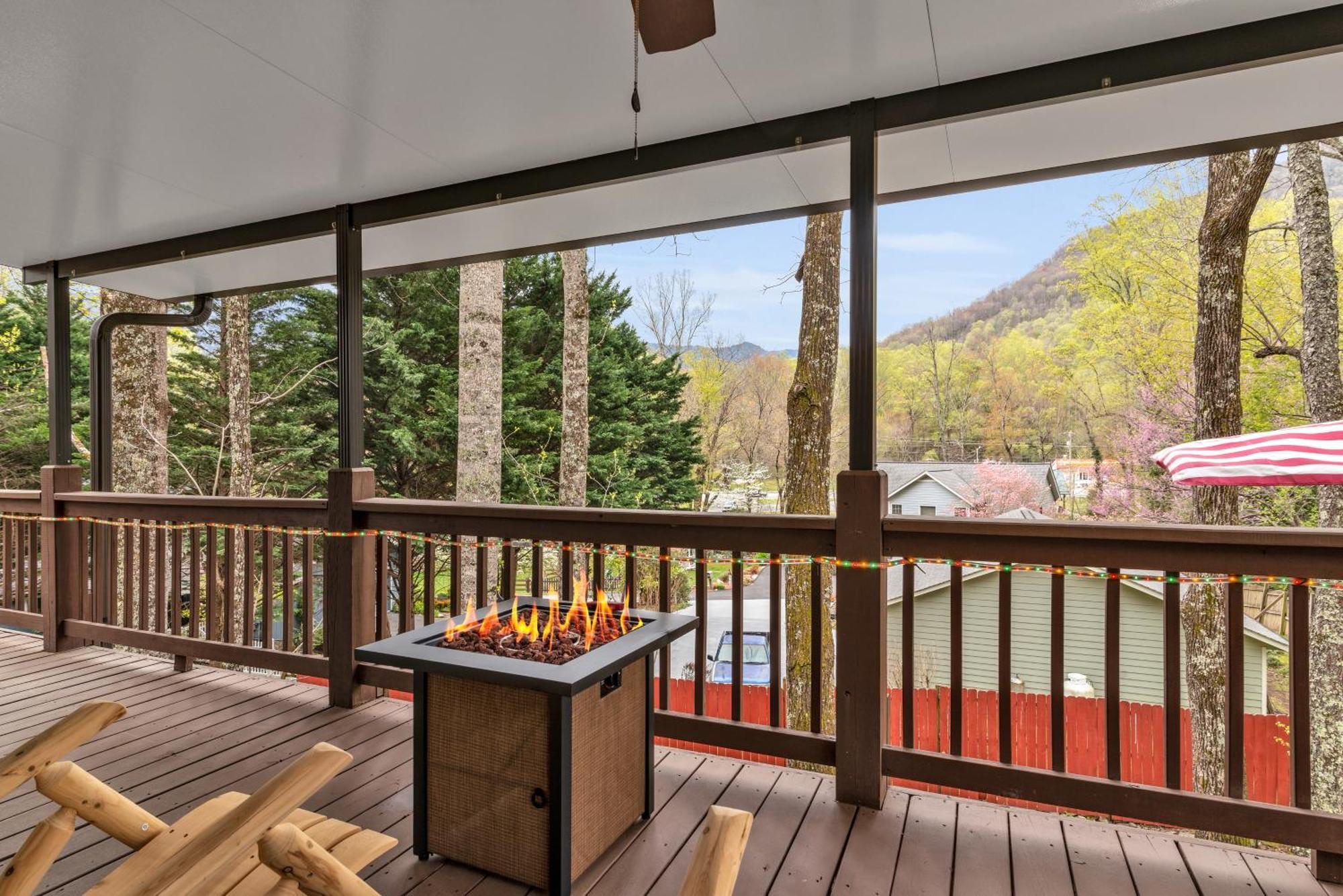 Soco Serene Cabin In The Heart Of Maggie Valley Exterior foto